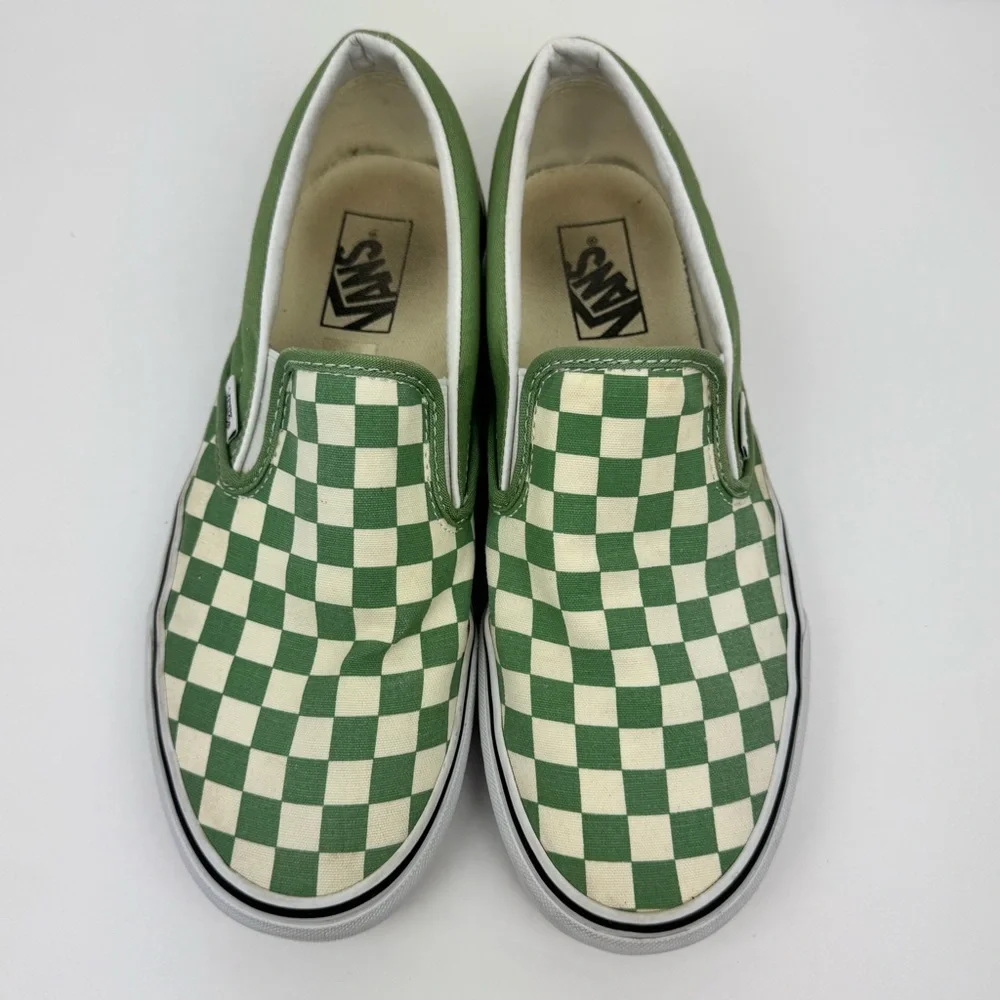 Vans Unisex Classic Slip-On’s. Green/ white. Men’s size 8.5, women’s size 10.